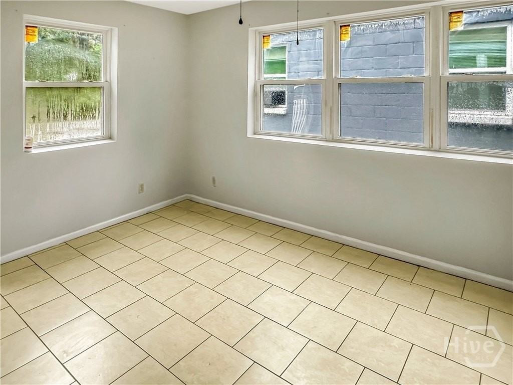 5328 Churchill St - Photo 4 of 15