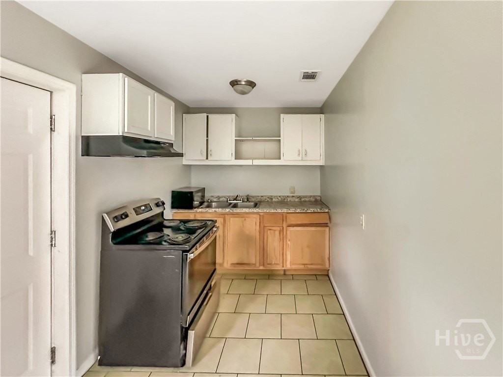5328 Churchill St - Photo 5 of 15