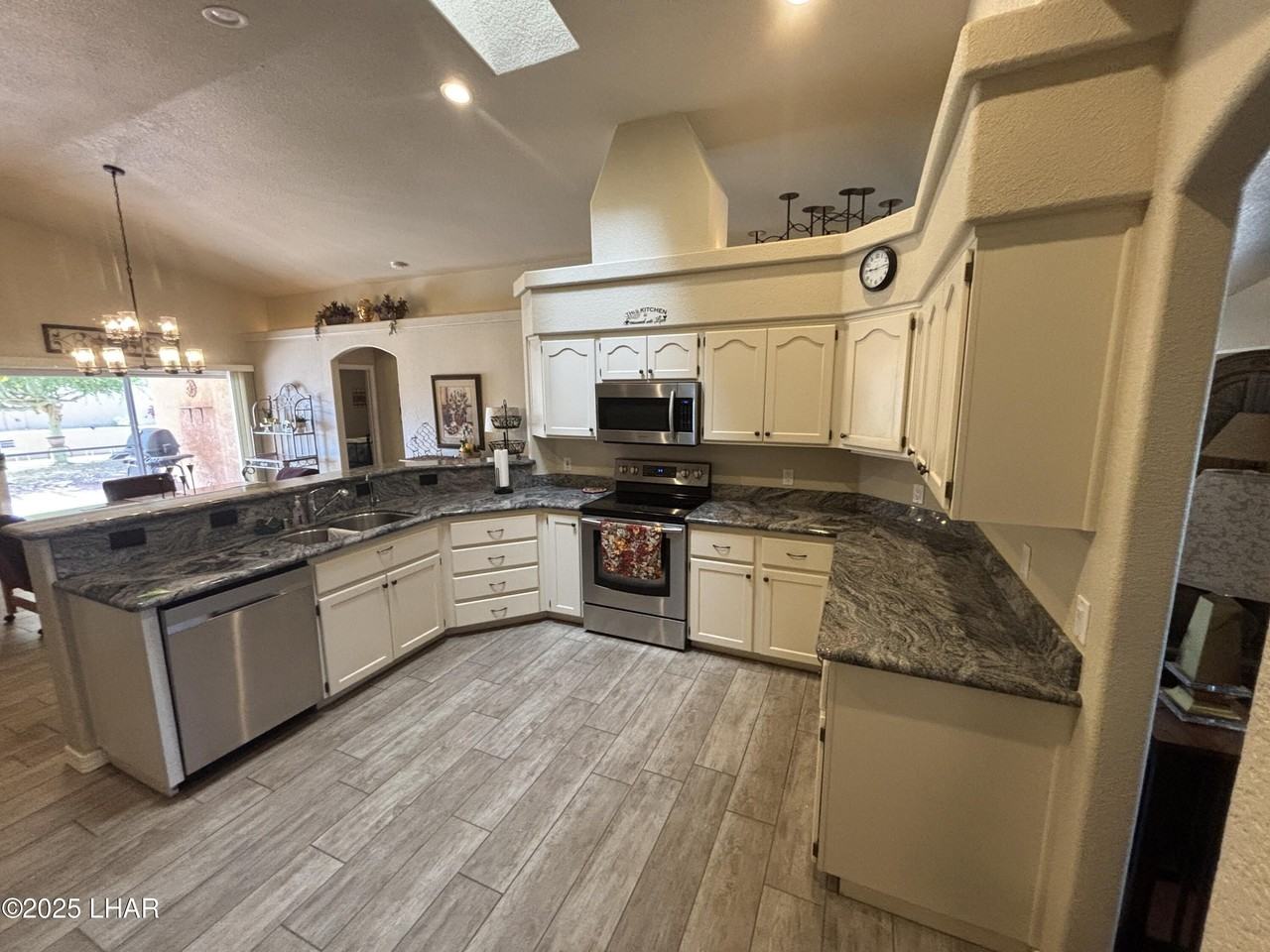 3762 Solar Dr - Photo 6 of 41