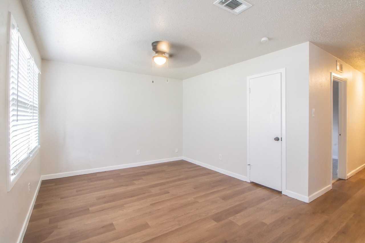 5105 39th St - Photo 4 of 18