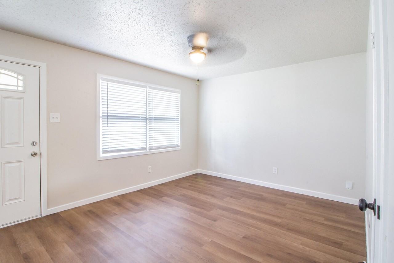 5105 39th St - Photo 5 of 18