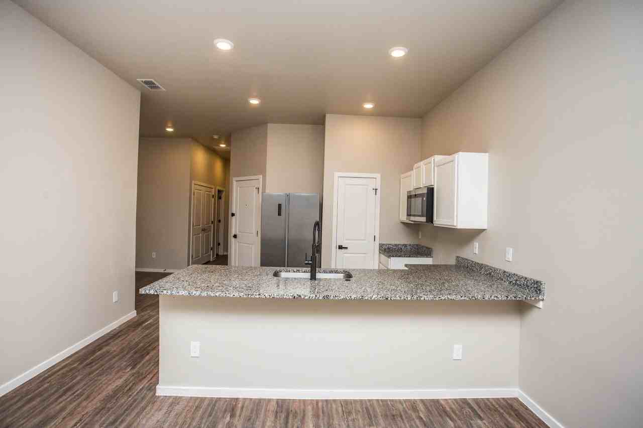 2126 N Jayton Ave #B - Photo 4 of 22