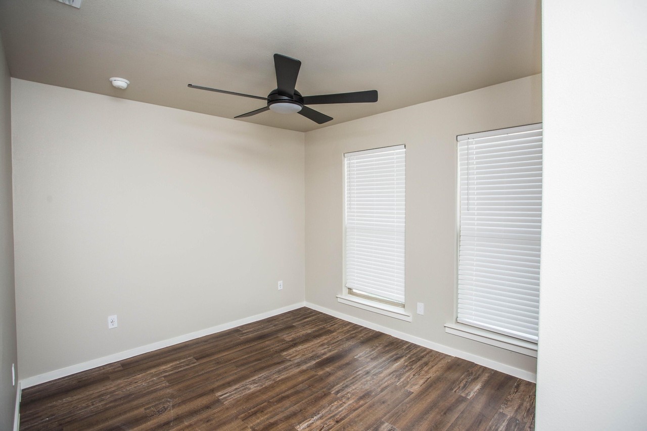 2126 N Jayton Ave #B - Photo 5 of 22