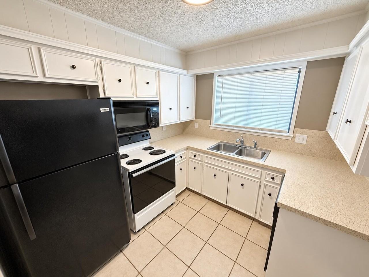 6916 Fremont Ave #A - Photo 4 of 10
