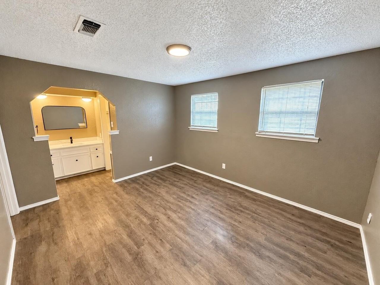6916 Fremont Ave #A - Photo 5 of 10