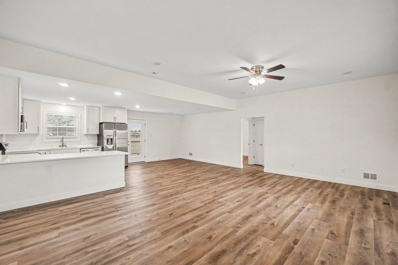 169 Central Park Ave - Photo 5 of 33