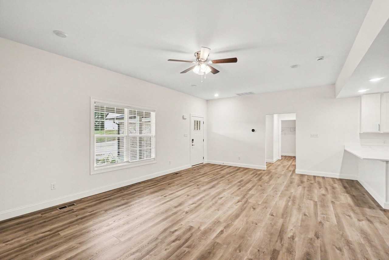 169 Central Park Ave - Photo 6 of 33