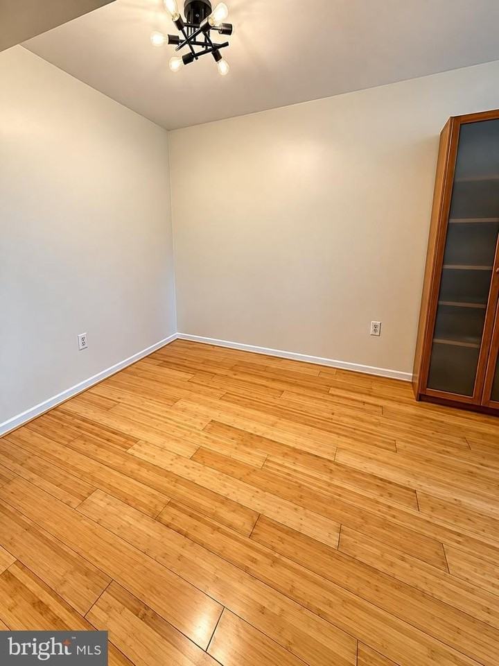 7723 Inversham Dr - Photo 3 of 6