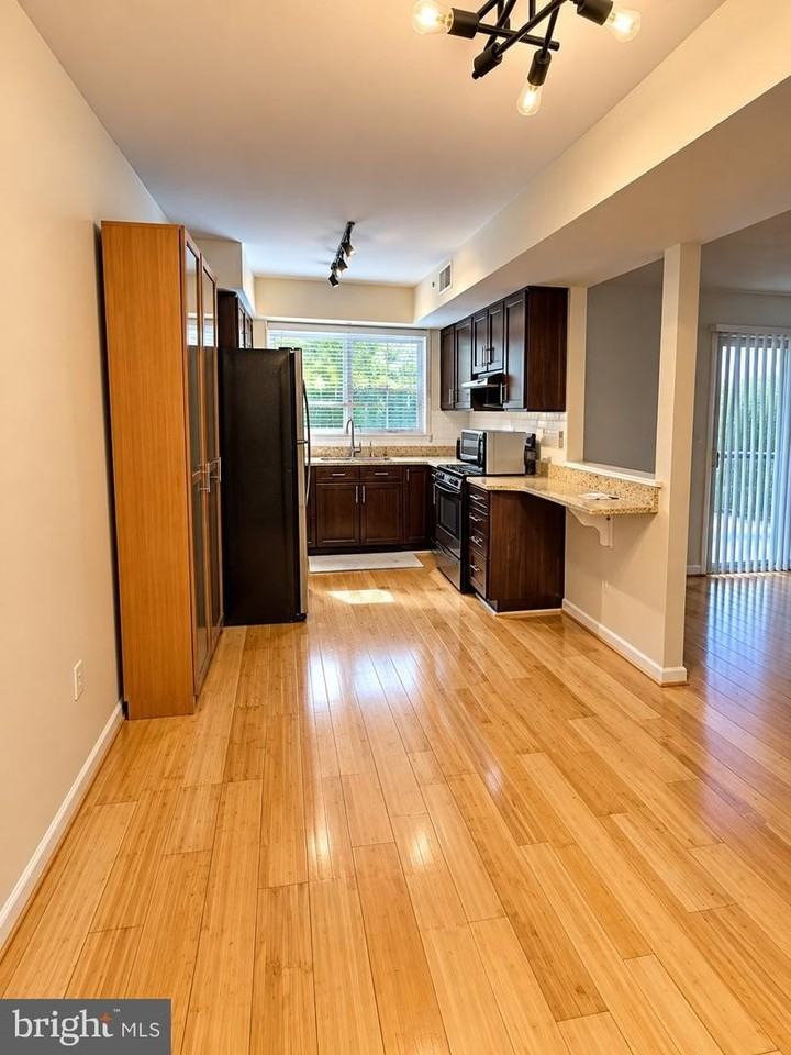 7723 Inversham Dr - Photo 4 of 6