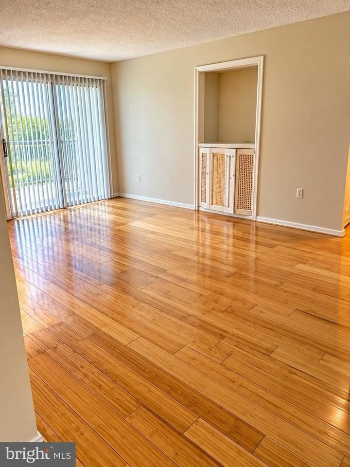 7723 Inversham Dr - Photo 5 of 6