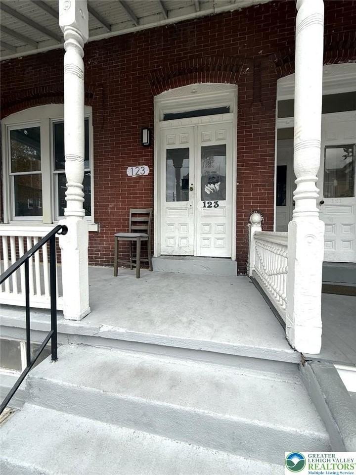 123 N 11th St #1 - Photo 2 of 11