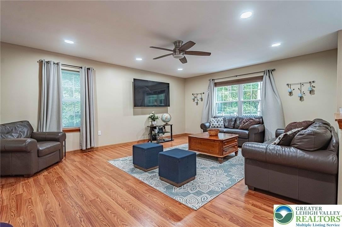 159 Winding Way - Photo 5 of 50
