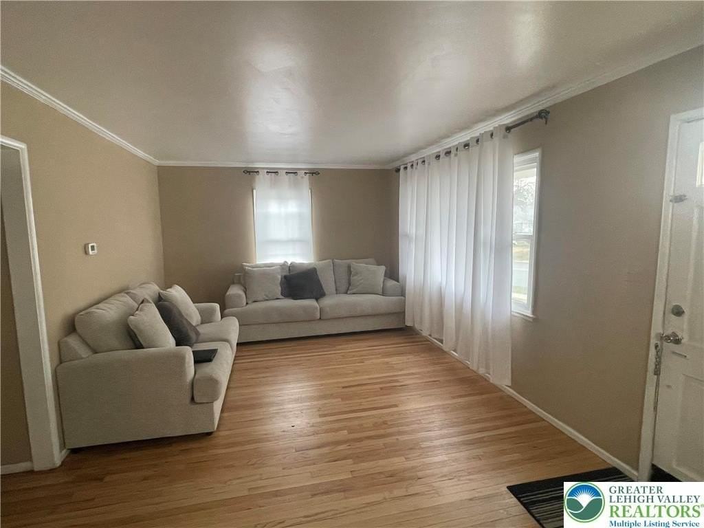 1242 S Jefferson St - Photo 3 of 11