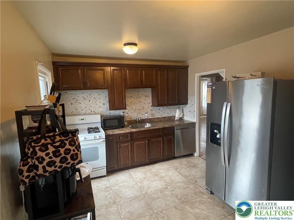 1242 S Jefferson St - Photo 4 of 11