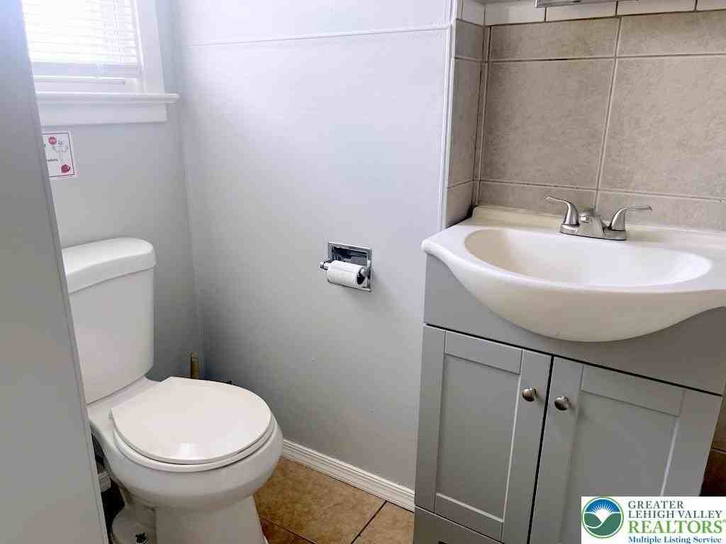 422 W Whitehall St - Photo 7 of 11