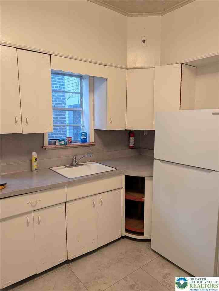 1139 W Turner St #1 - Photo 3 of 11