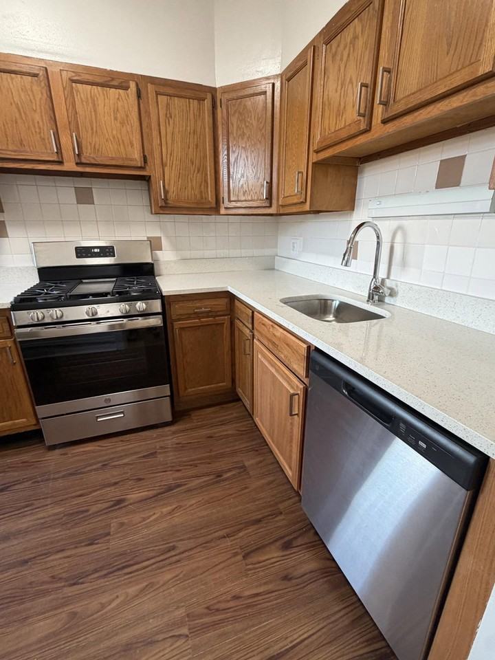 5127 S University Ave #3B - Photo 2 of 8