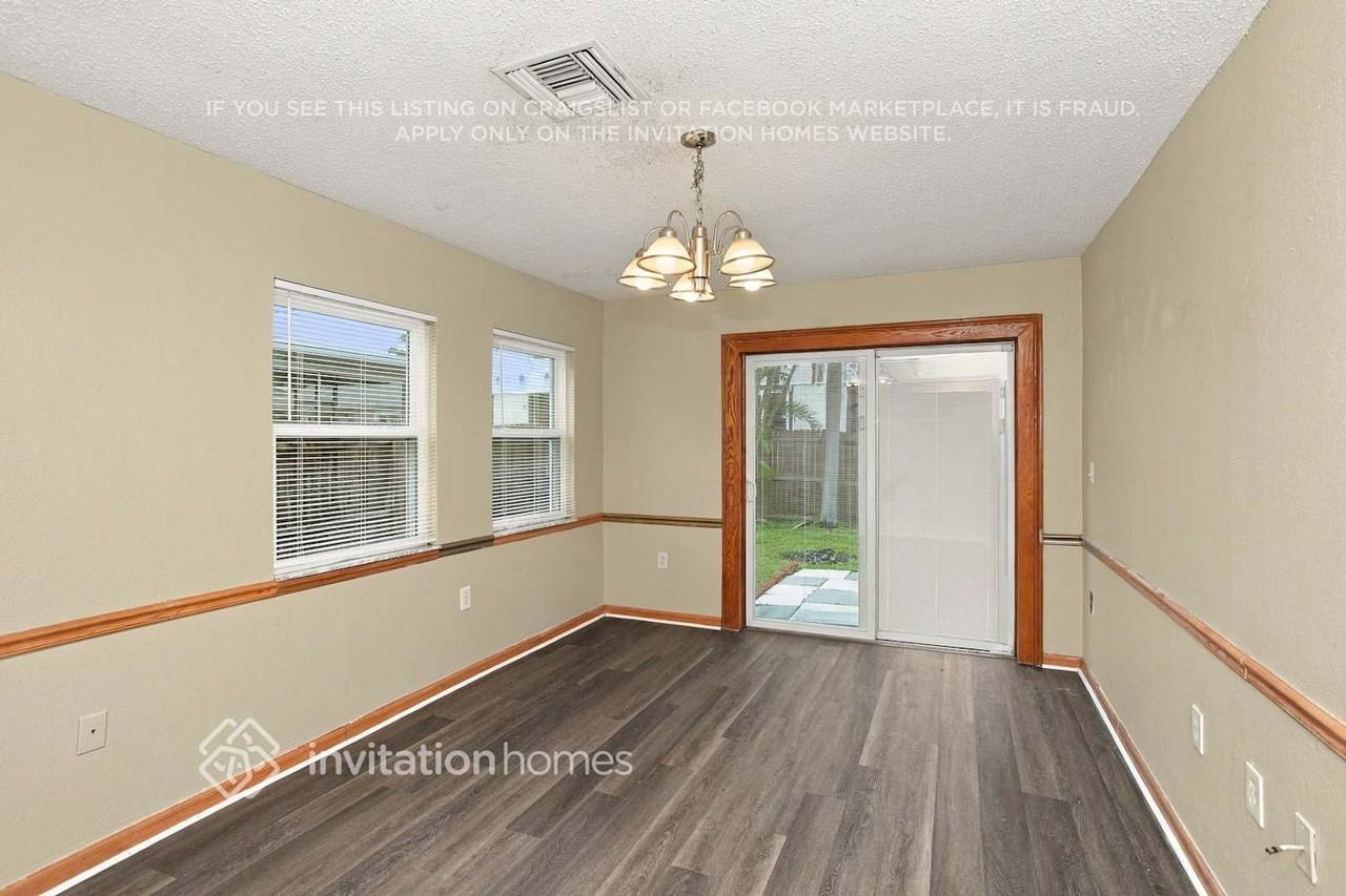 12402 68th St - Photo 4 of 17
