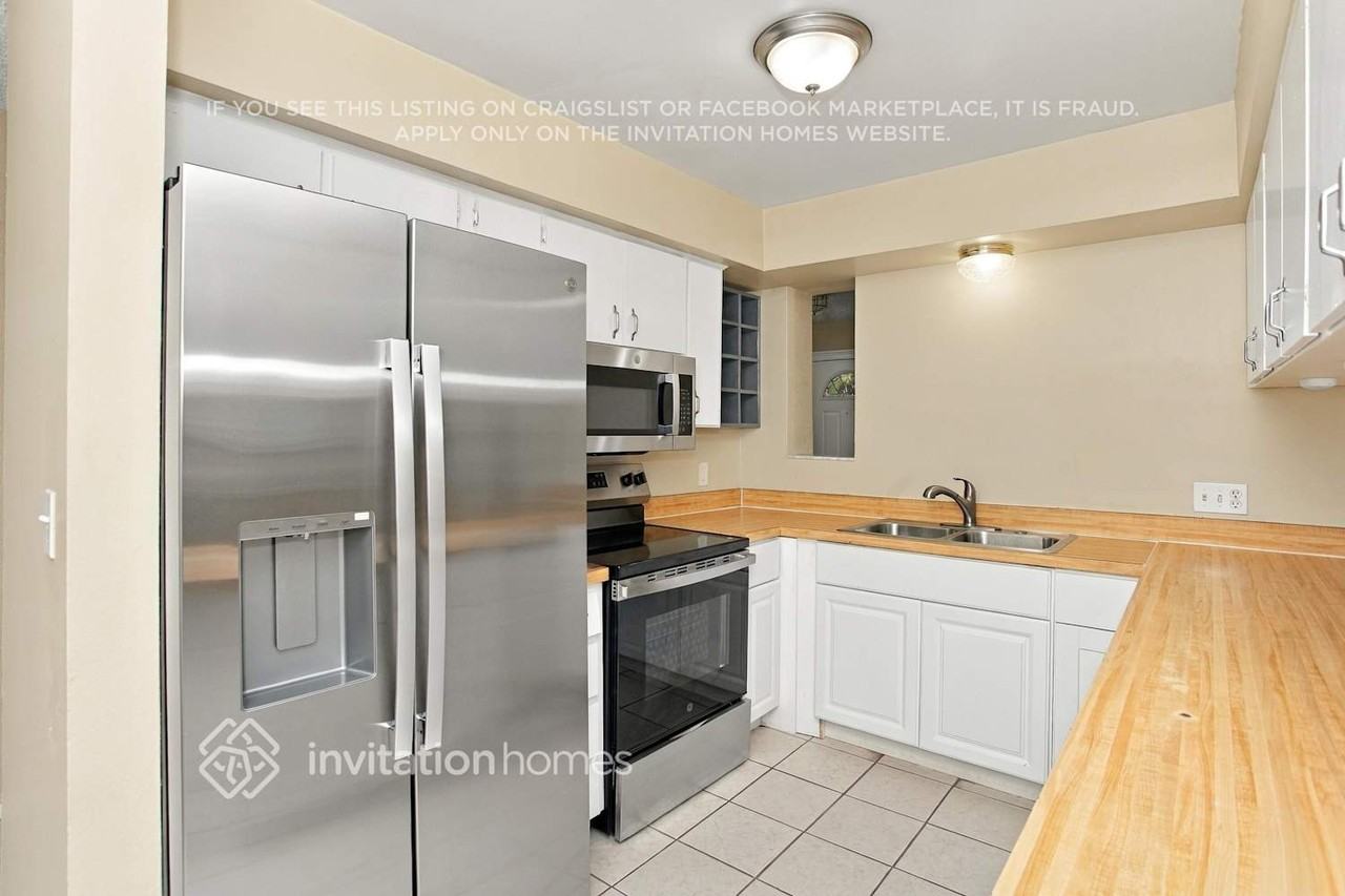 12402 68th St - Photo 5 of 17