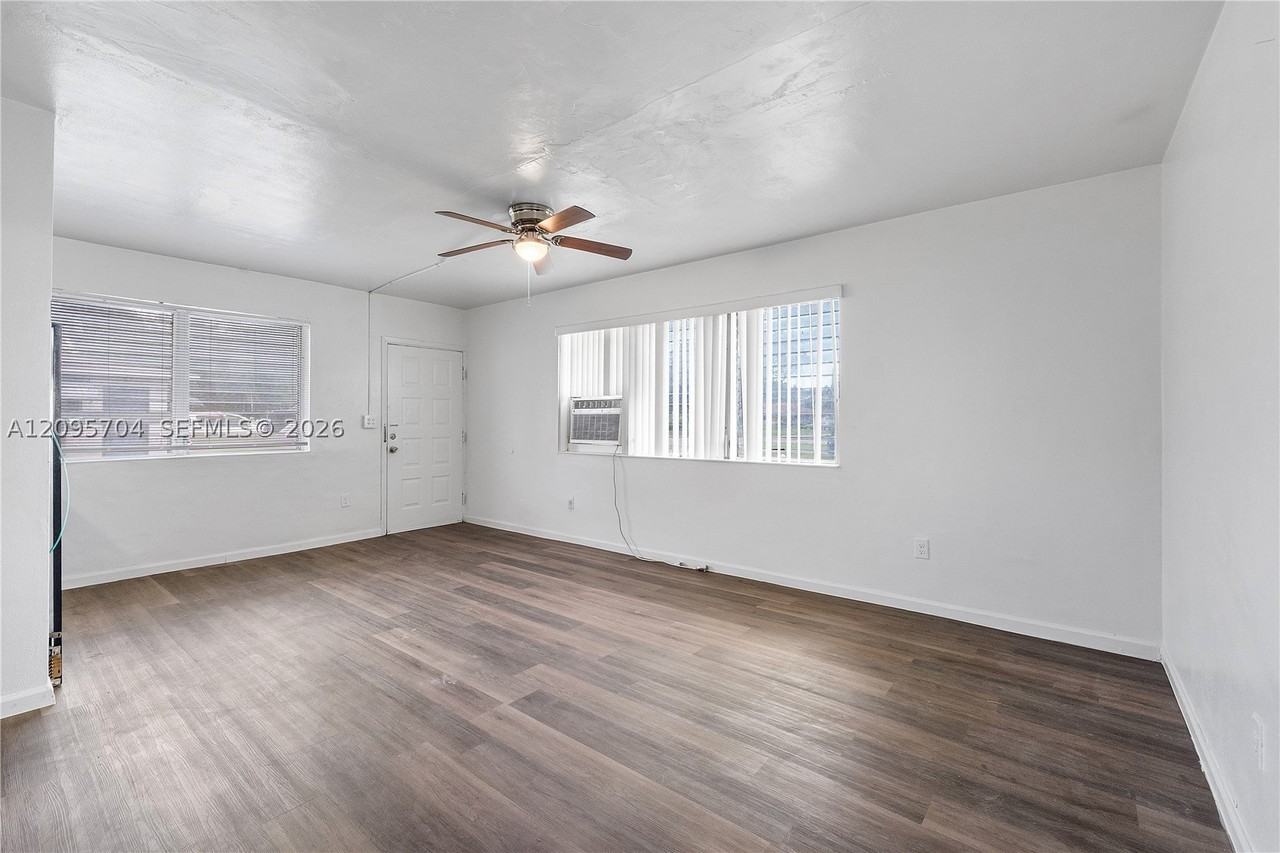 515 Ne 150th St #1 - Photo 2 of 10