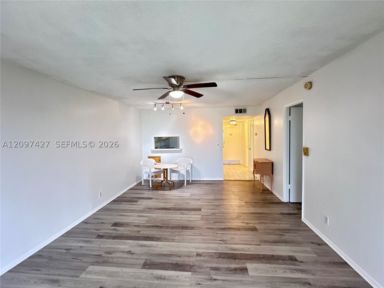 950 Hillcrest Dr #511 - Photo 4 of 14