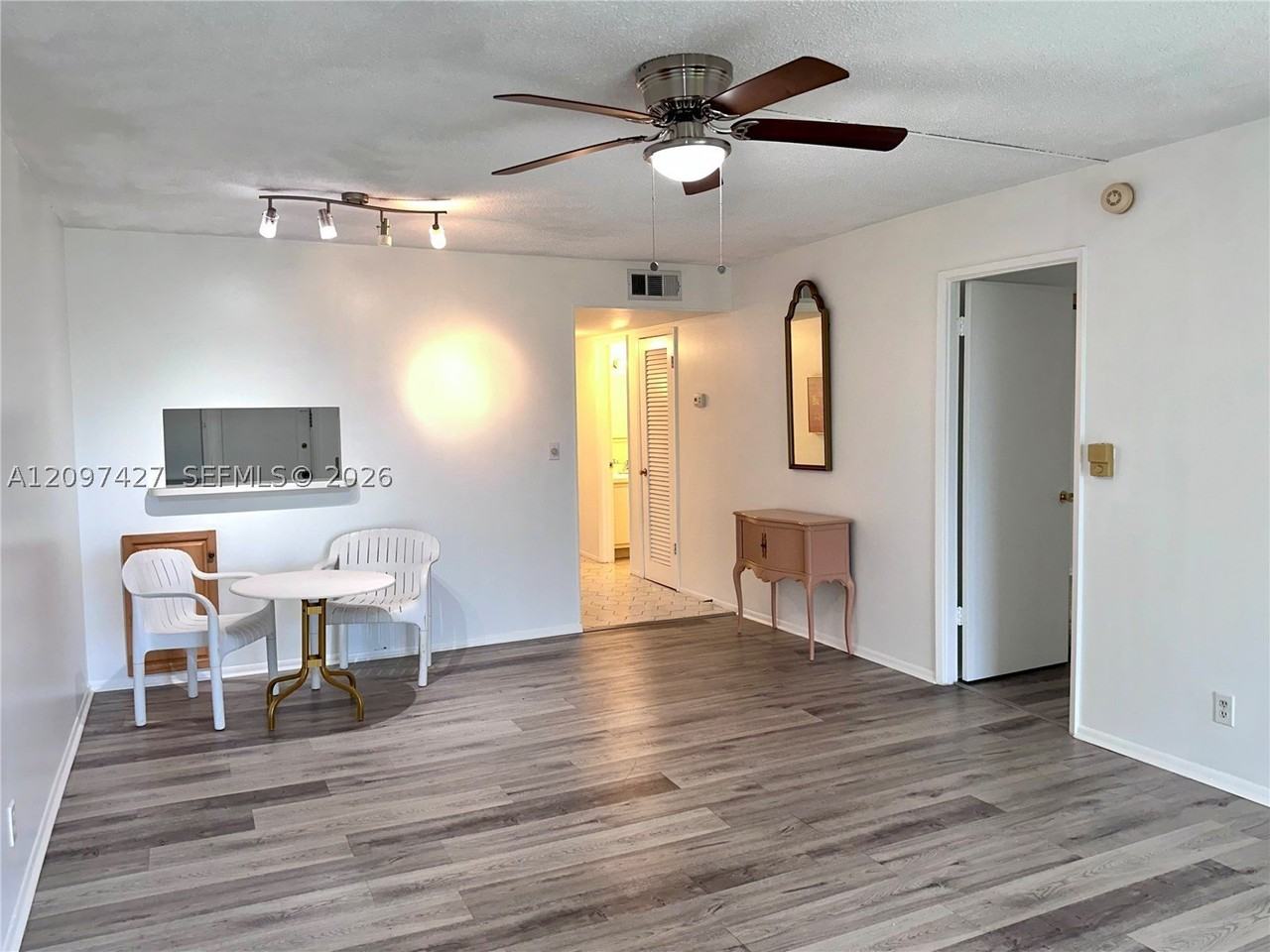950 Hillcrest Dr #511 - Photo 5 of 14