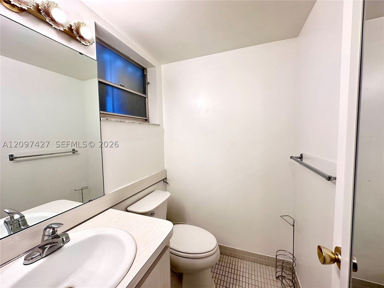 950 Hillcrest Dr #511 - Photo 6 of 14