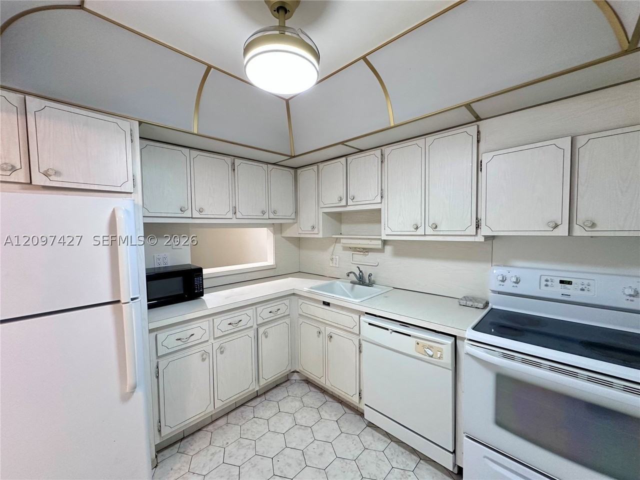 950 Hillcrest Dr #511 - Photo 7 of 14