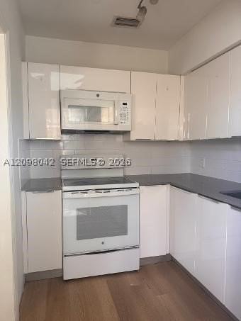 5940 Sw 7th St - Photo 3 of 9