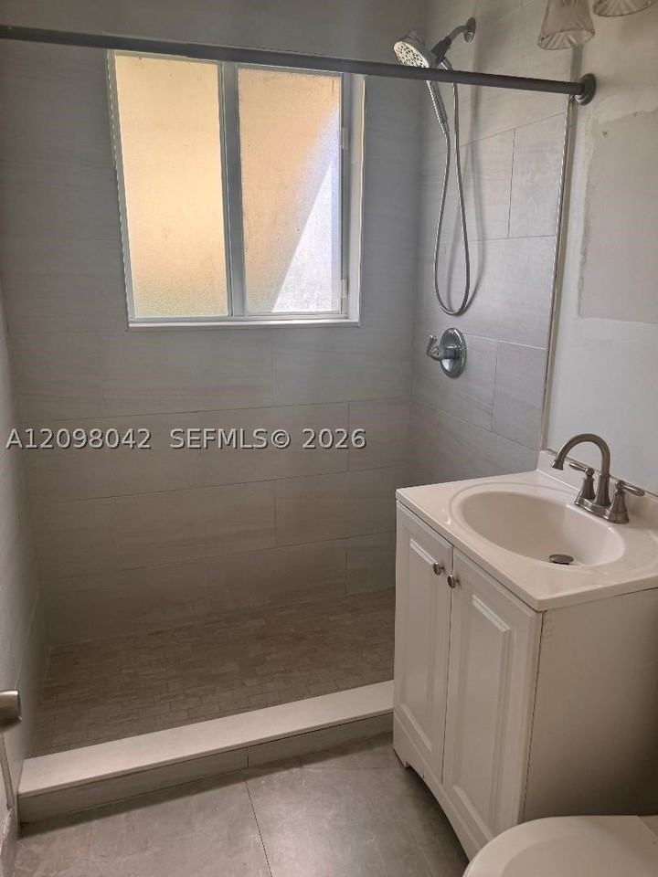 5940 Sw 7th St - Photo 4 of 9