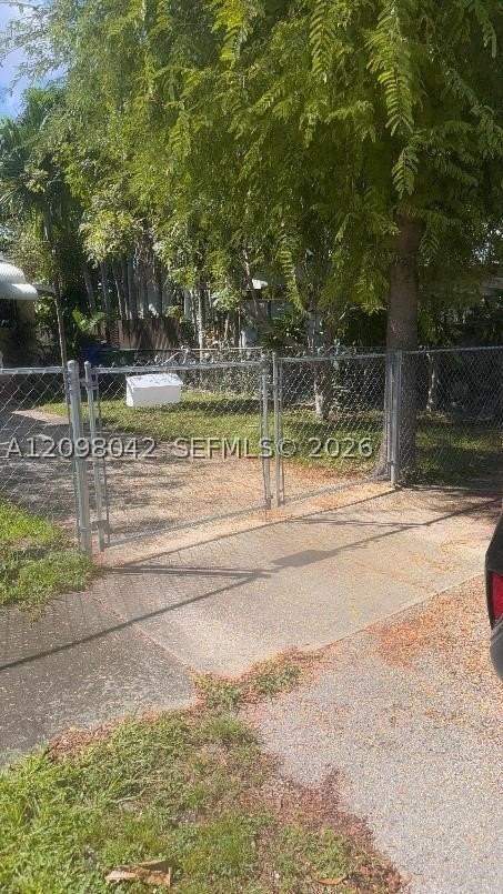 5940 Sw 7th St - Photo 7 of 9