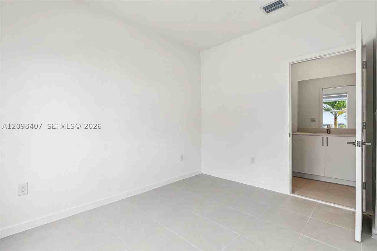 Sw 230th Ter - Photo 6 of 25