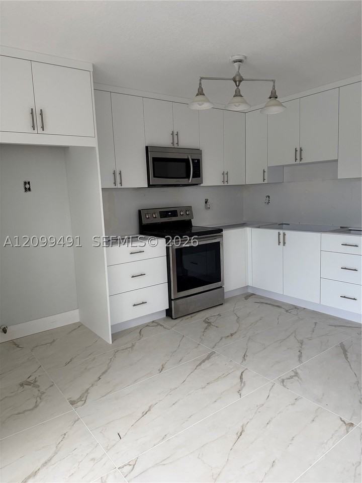 7324 Sw 164th Ct - Photo 2 of 9