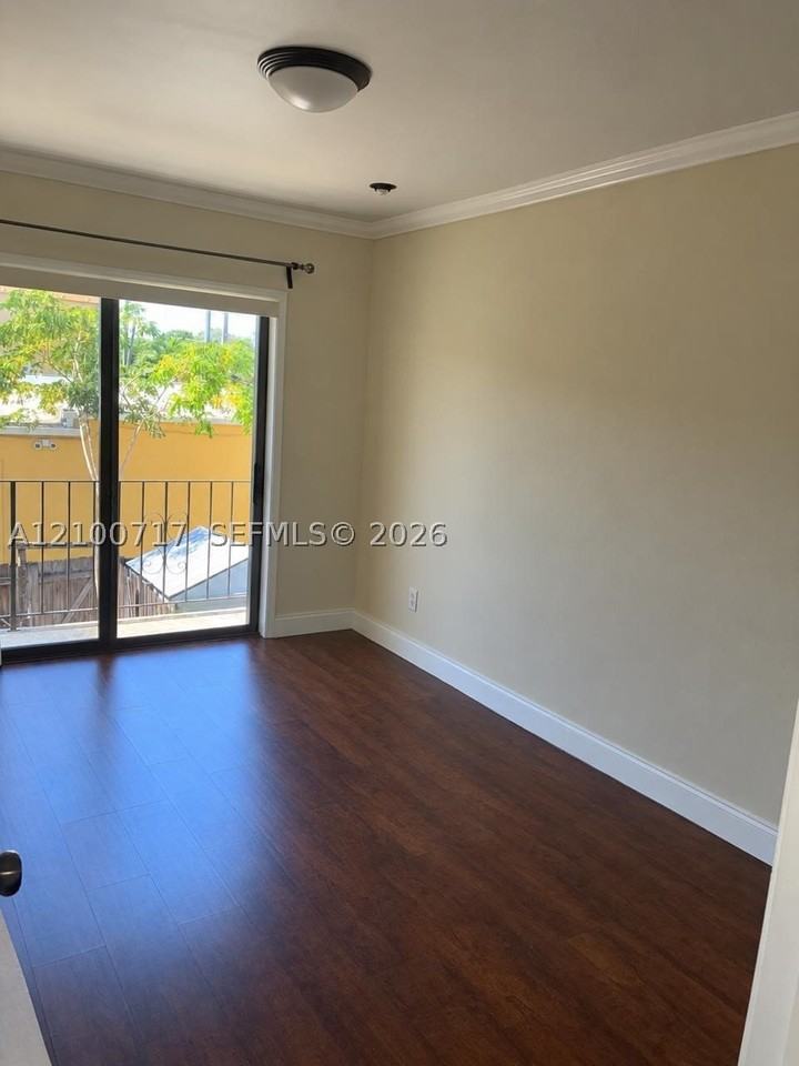 13510 Ne 20th Ct #13510 - Photo 3 of 11