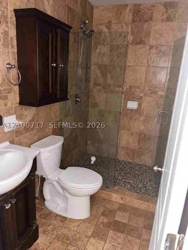 13510 Ne 20th Ct #13510 - Photo 7 of 11