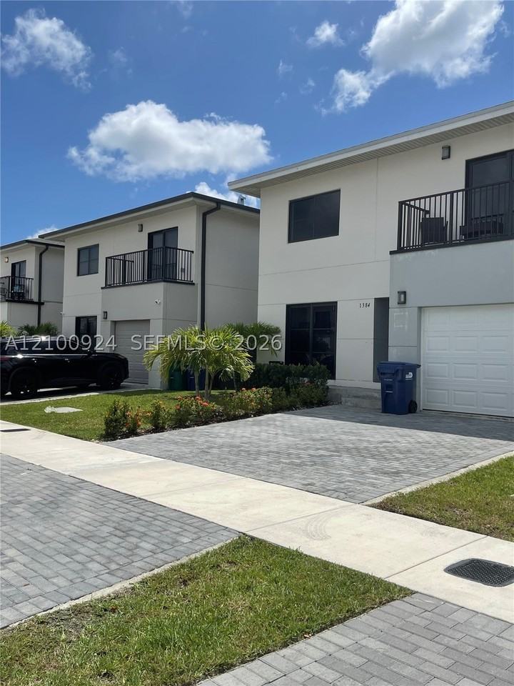 1384 Nw 2nd Ter - Photo 3 of 47