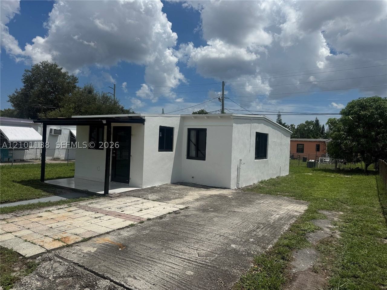 2130 Rutland St - Photo 2 of 15