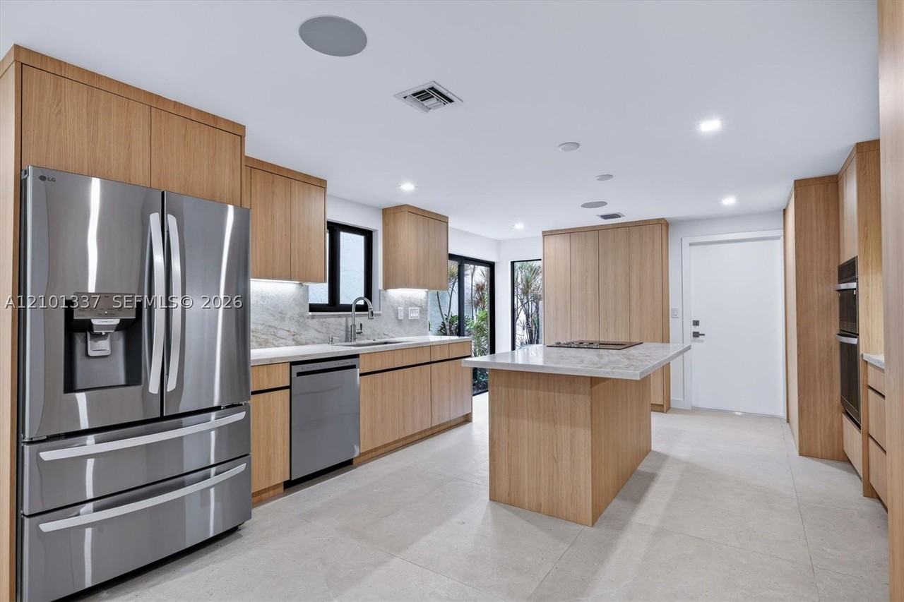 9340 Nw 48th Doral Ter - Photo 2 of 50
