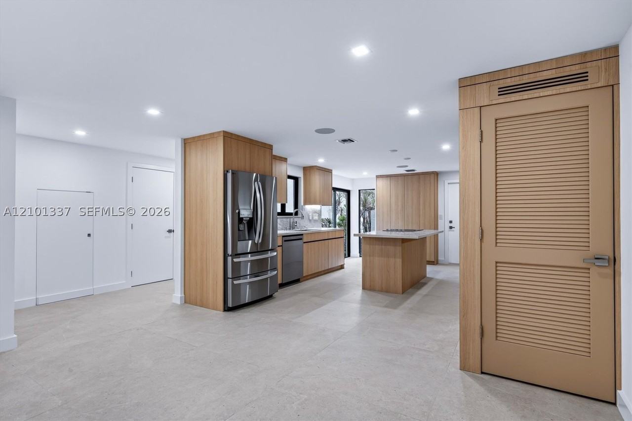 9340 Nw 48th Doral Ter - Photo 3 of 50