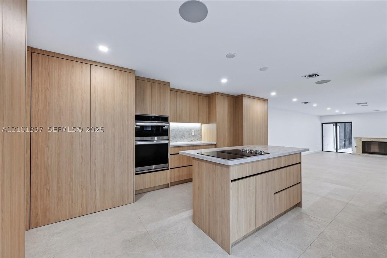 9340 Nw 48th Doral Ter - Photo 6 of 50
