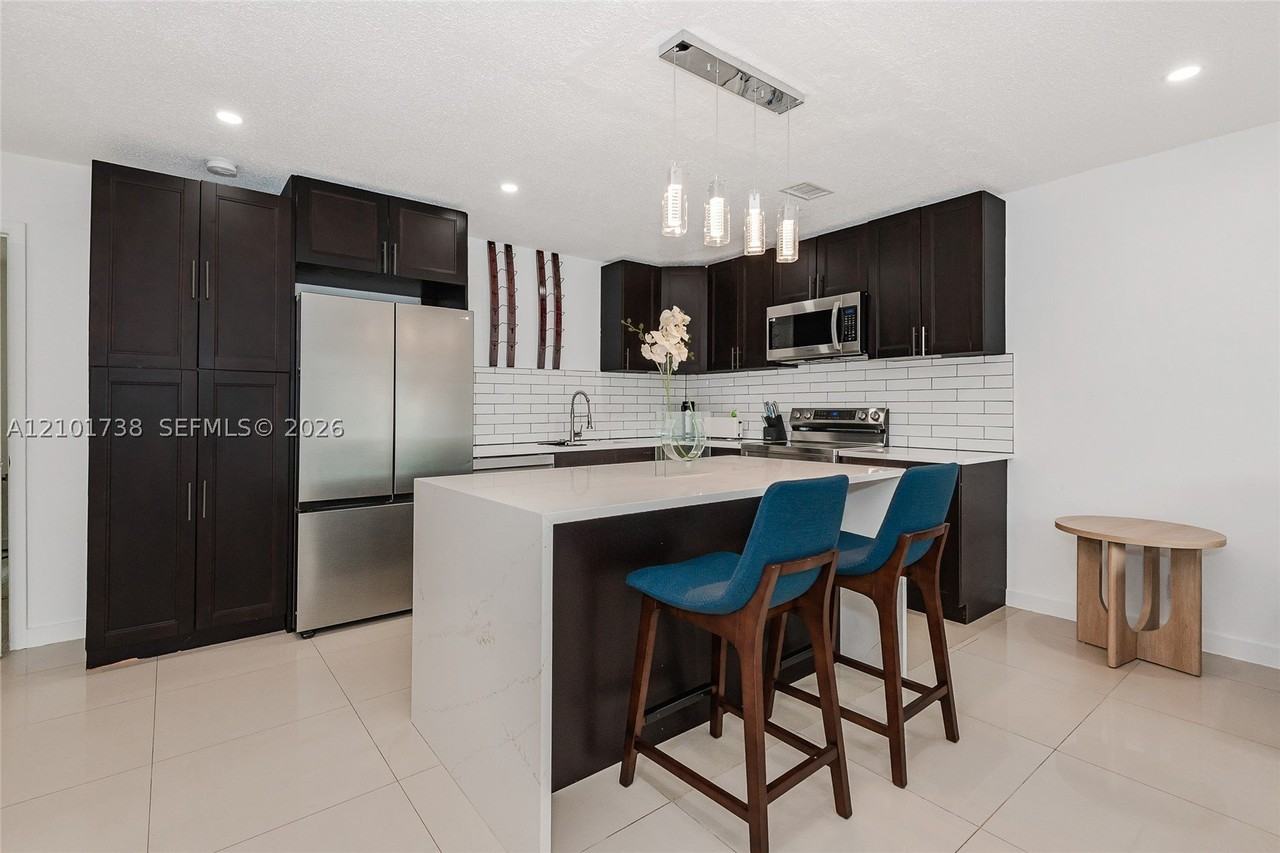 711 Sw 14th Ct - Photo 3 of 21