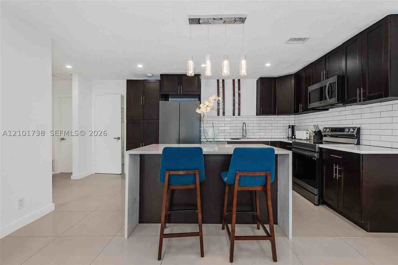 711 Sw 14th Ct - Photo 4 of 21