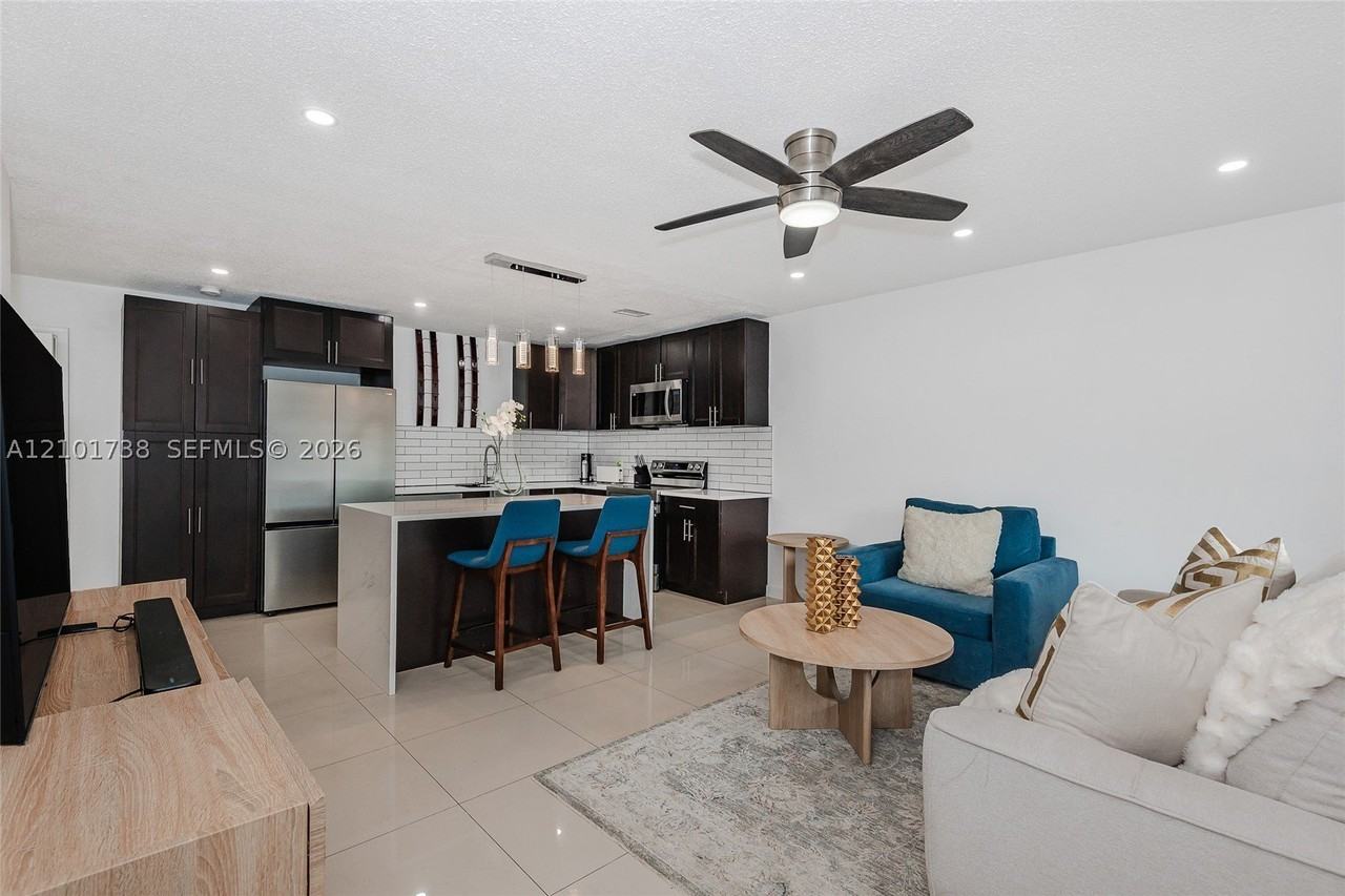 711 Sw 14th Ct - Photo 5 of 21