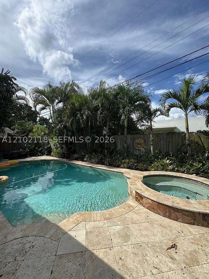 6811 Sw 6th St - Photo 3 of 27