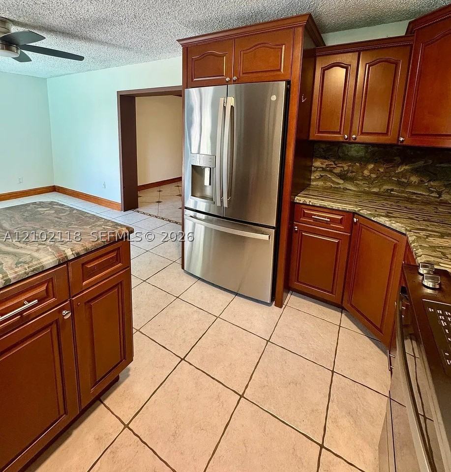 6811 Sw 6th St - Photo 6 of 27