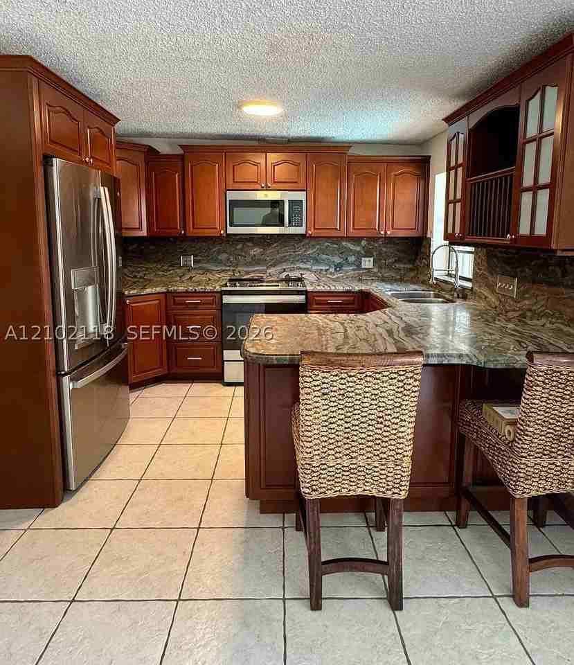 6811 Sw 6th St - Photo 7 of 27
