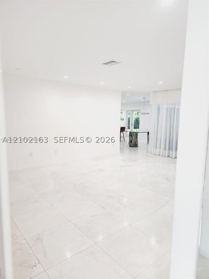 7425 Sw 128th St - Photo 4 of 24