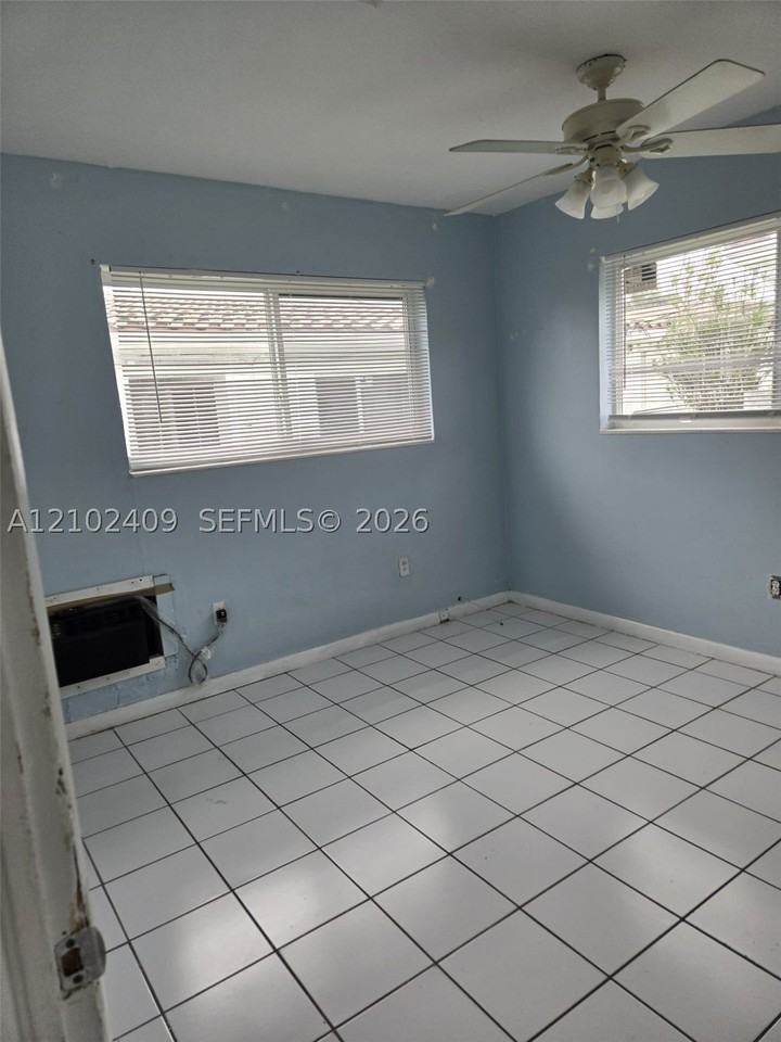 1550 Ne 130th St #8 - Photo 5 of 9