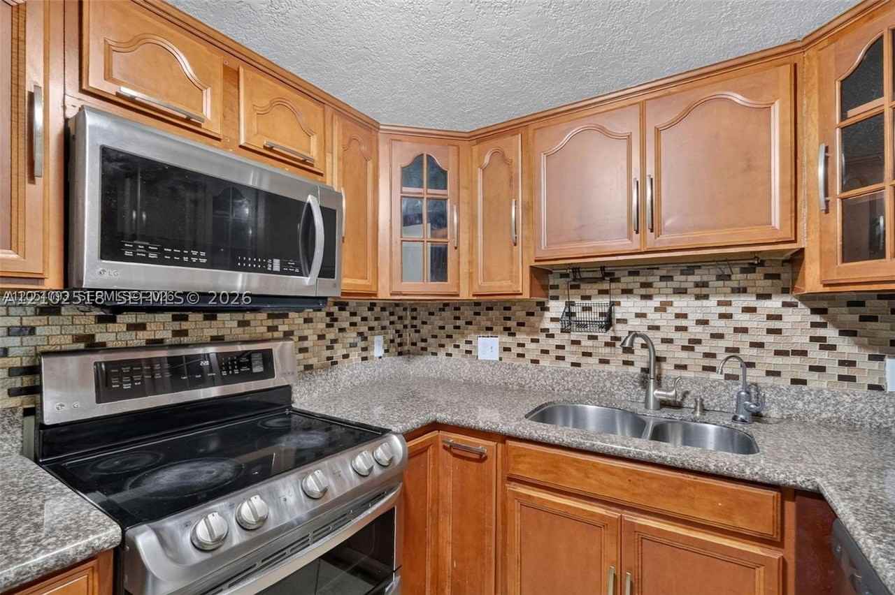 1060 Nw 7th St #205 - Photo 6 of 22