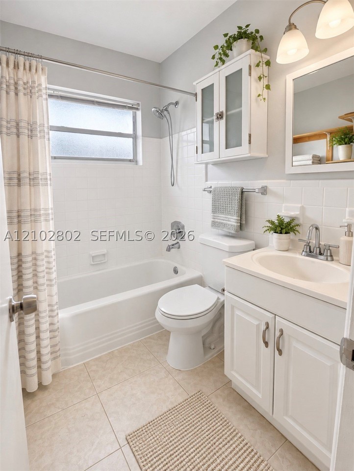 920 Ne 40th St #3 - Photo 5 of 8